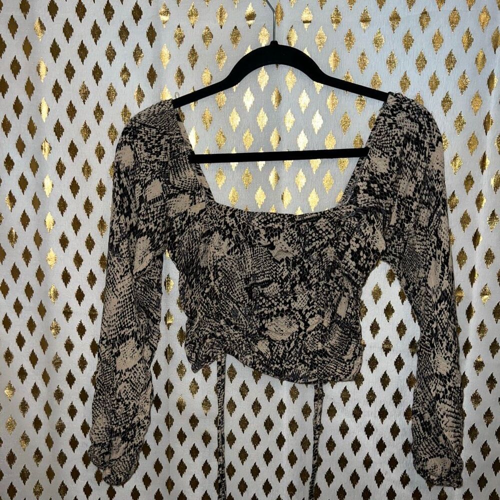 Kendall and Kylie snakeskin crop top Kendall & Kylie Womens Snake Ballon balloon